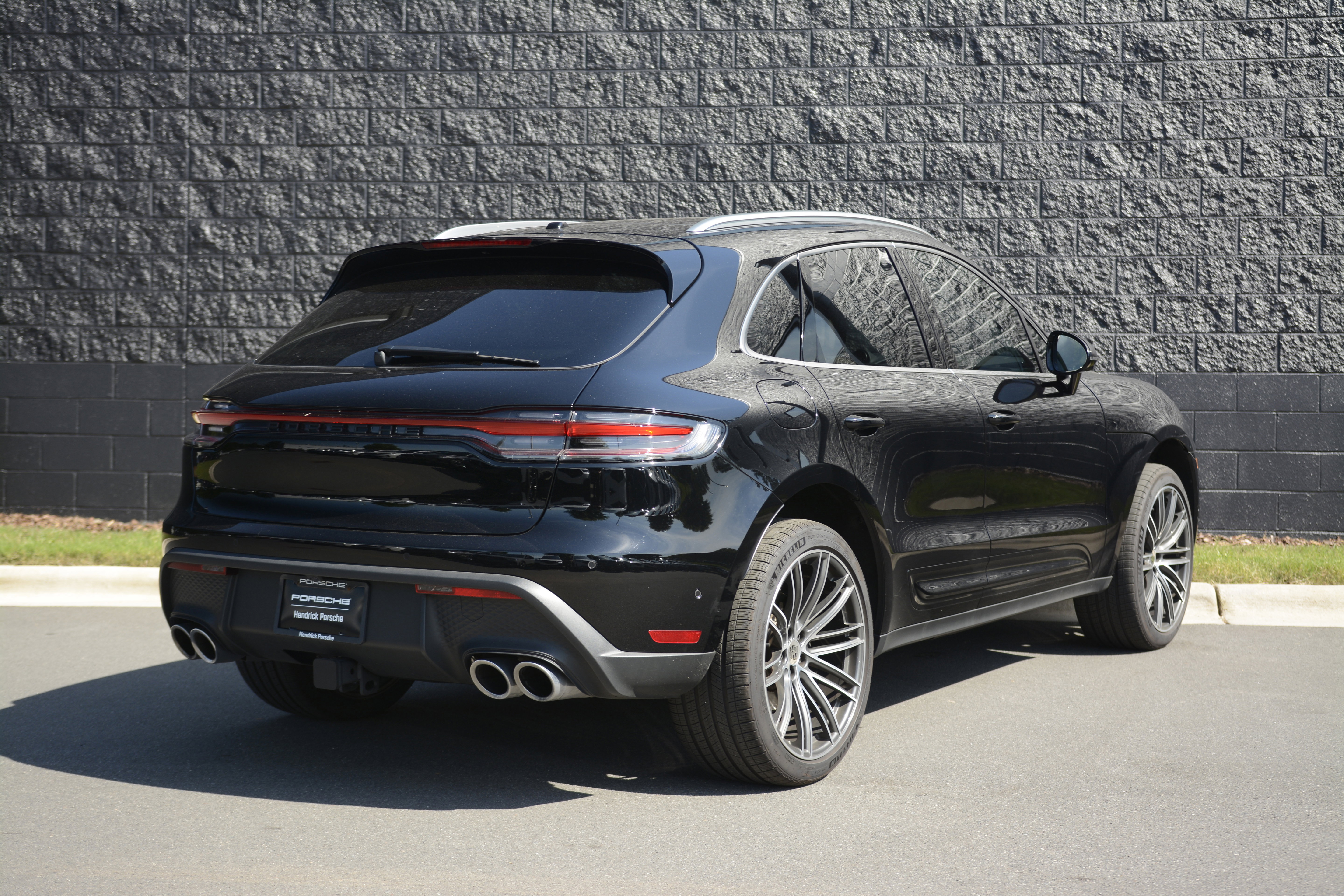 Used 2026 Porsche Macan AWD/4WD image 7