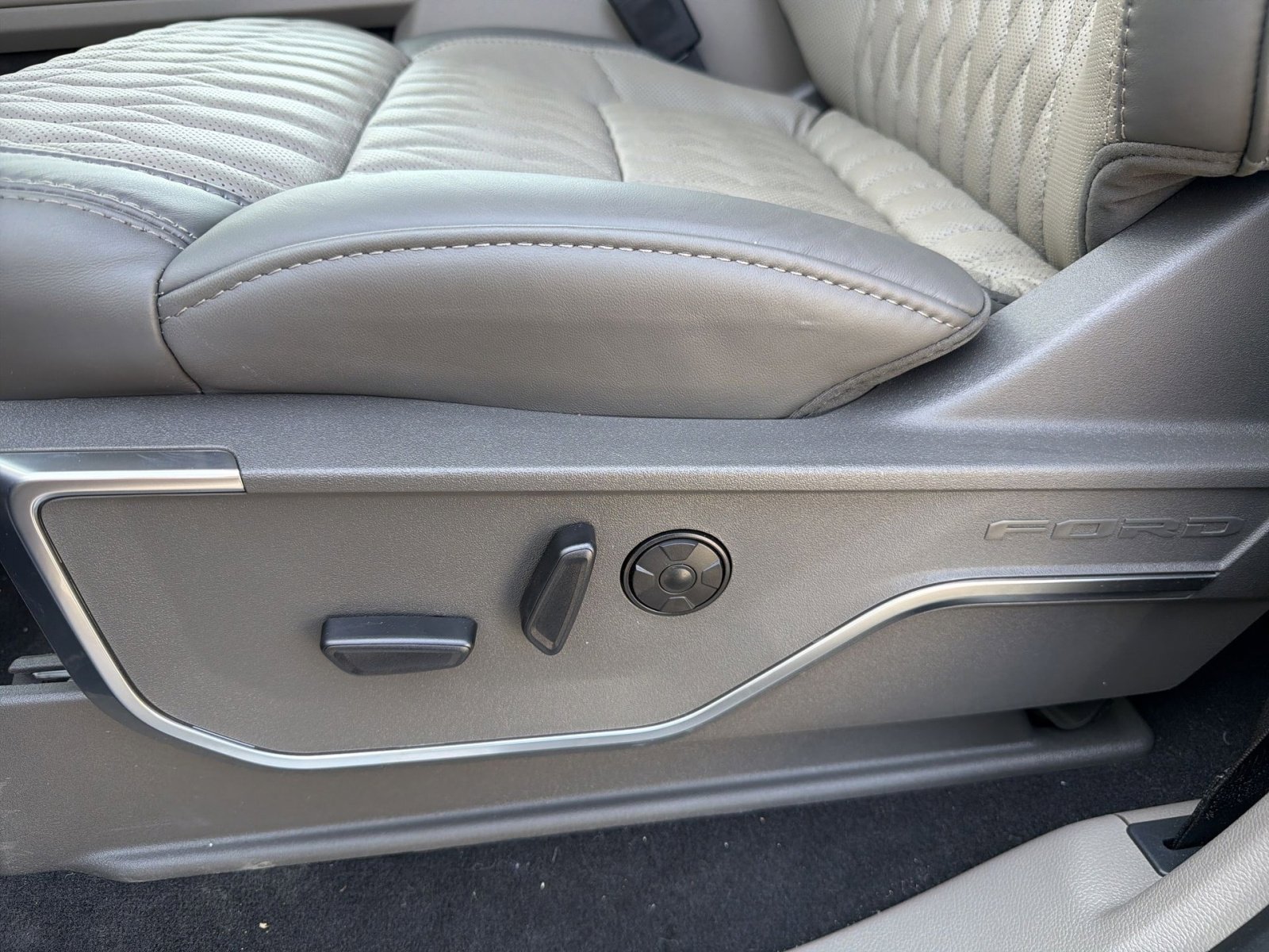 New 2026 Ford F450 Platinum w/ Platinum Plus Package image 30