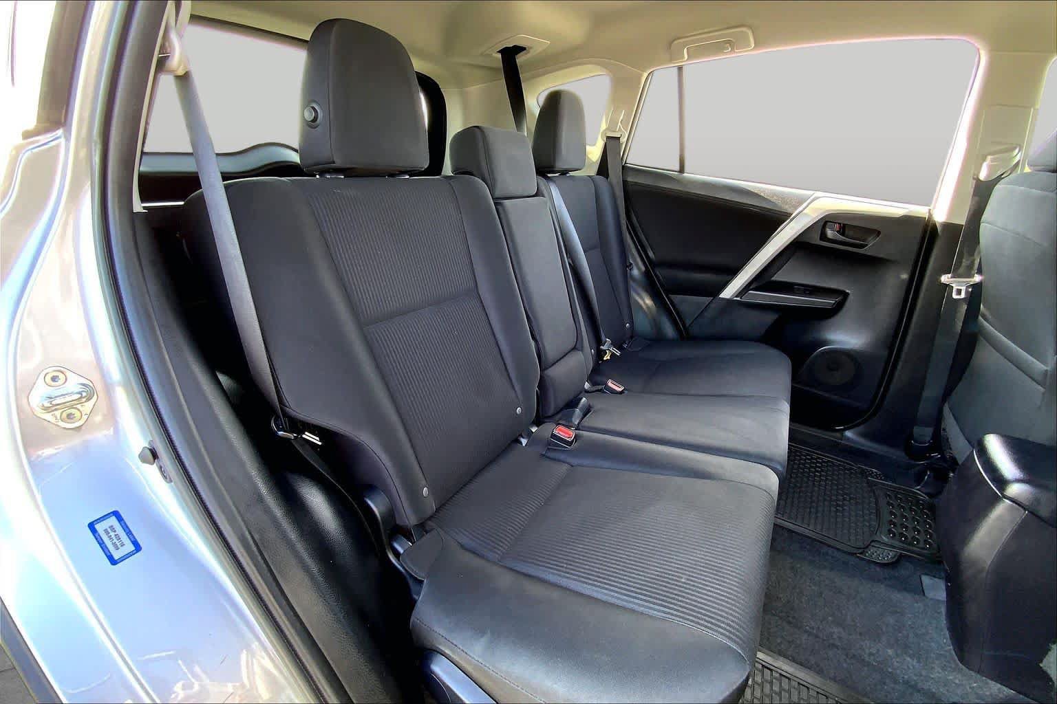 Used 2017 Toyota RAV4 LE FWD image 19