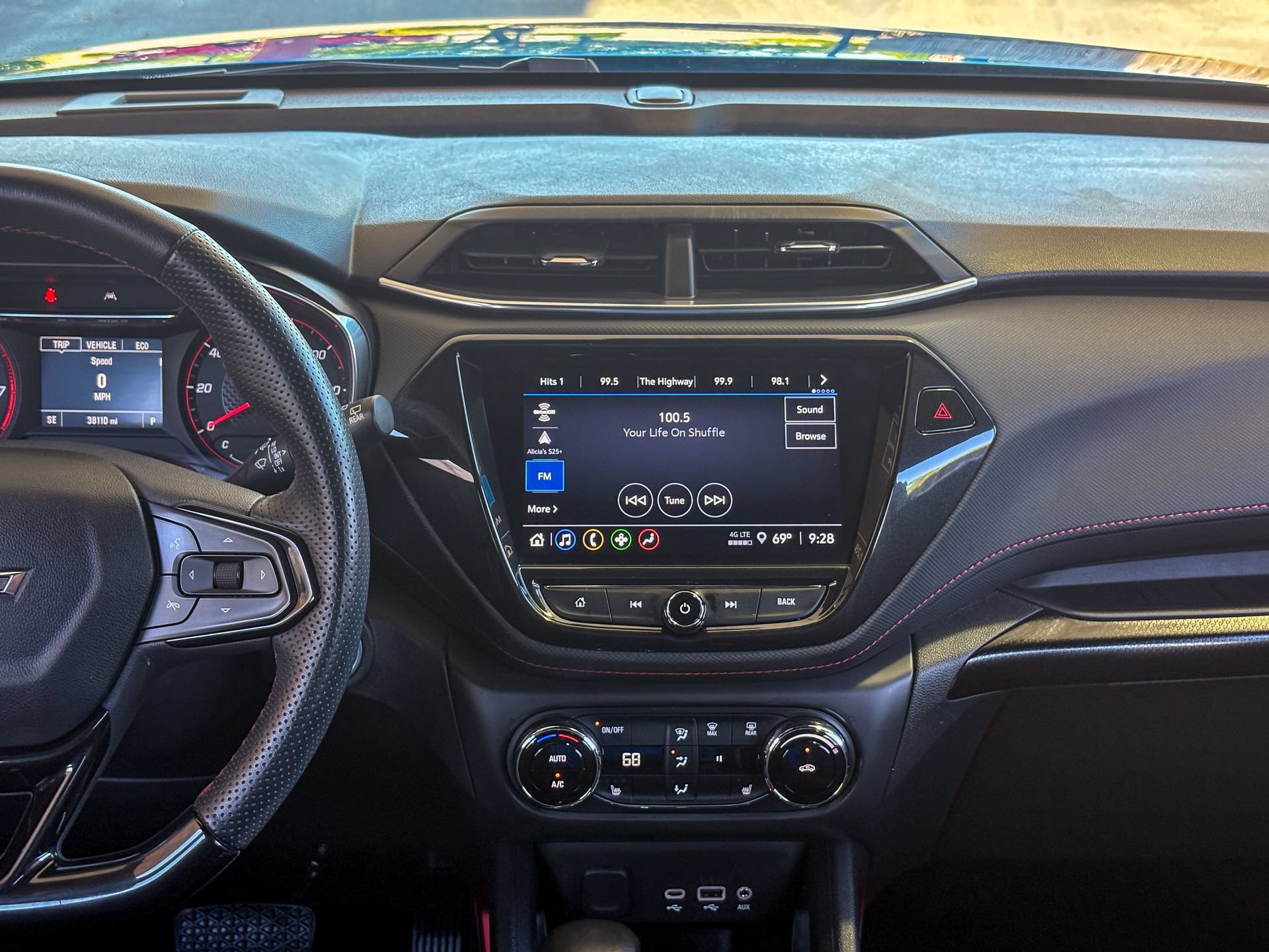 Used 2023 Chevrolet TrailBlazer RS w/ Convenience Package FWD image 8