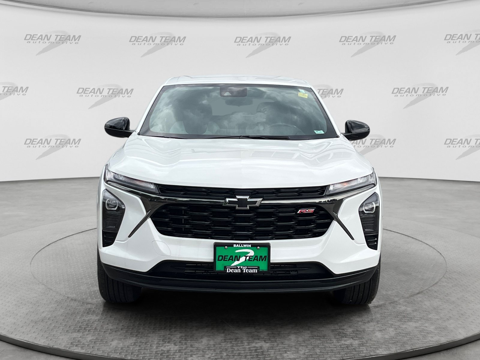 Used 2025 Chevrolet Trax RS FWD image 2