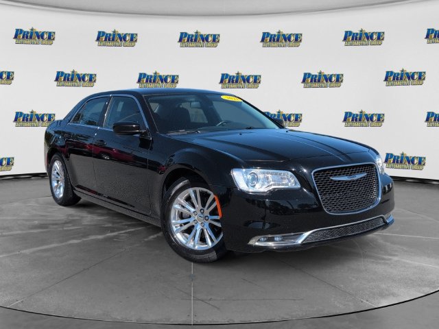 Used 2021 Chrysler 300 Touring w/ Driver Convenience Group RWD image 3