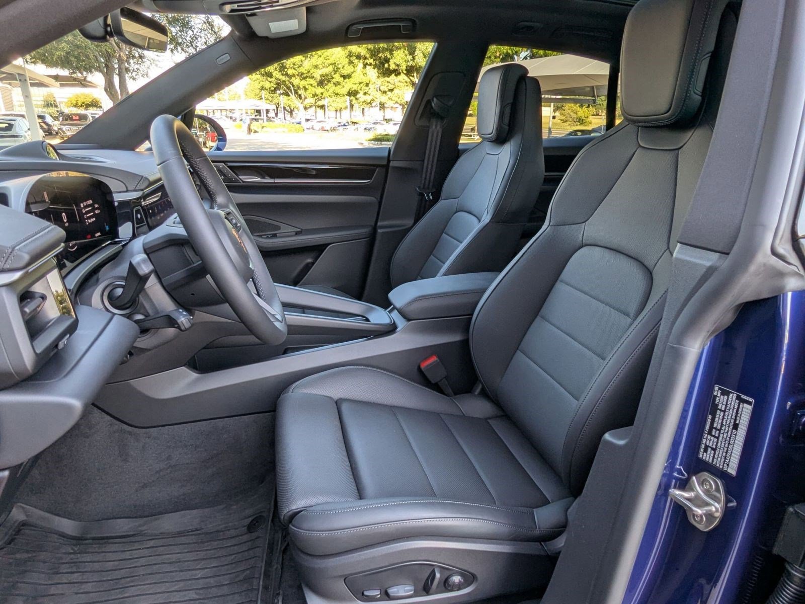 New 2025 Porsche Macan 4 Electric image 5