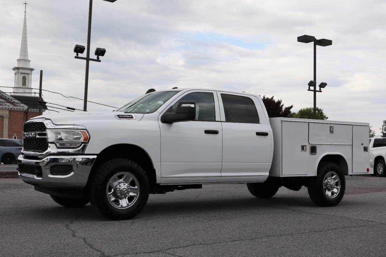 Used 2023 RAM 3500 Tradesman w/ Chrome Appearance Group AWD/4WD image 8