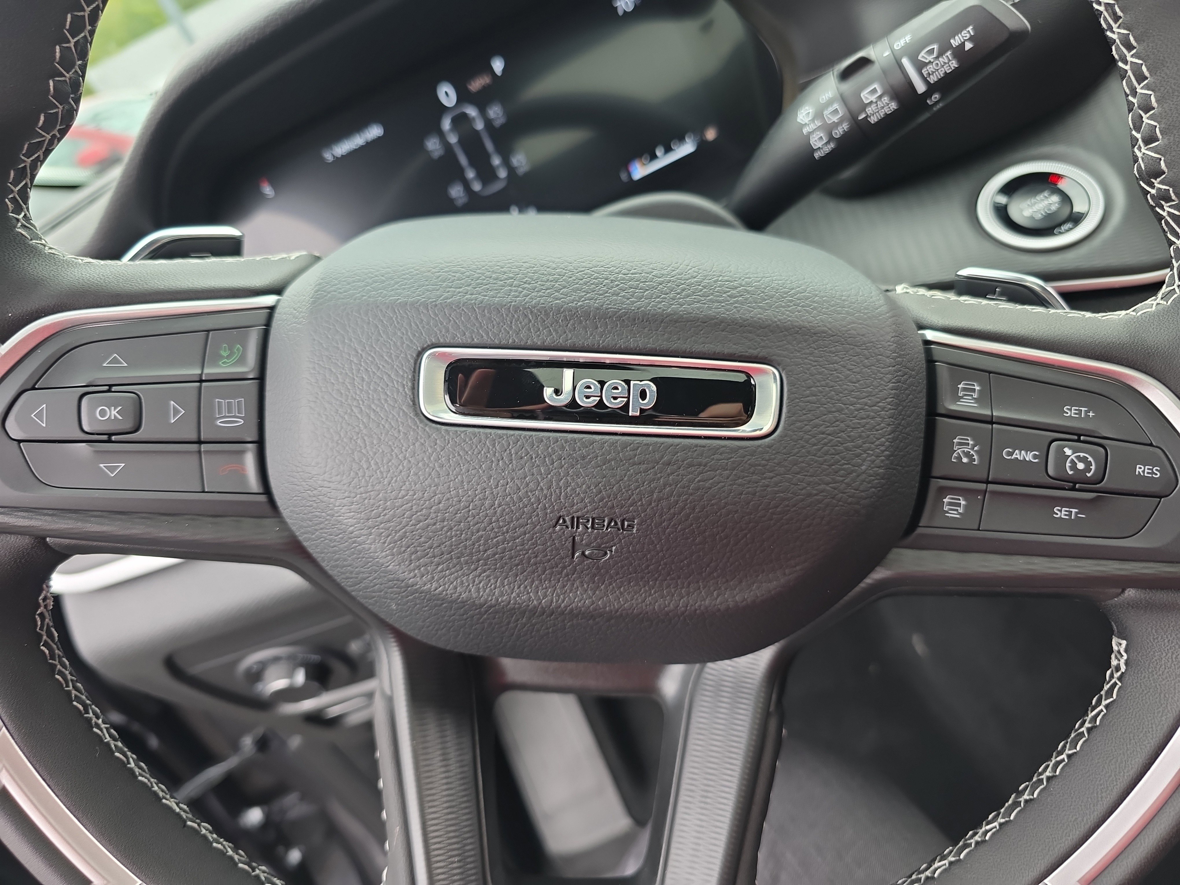 New 2025 Jeep Grand Cherokee L Altitude image 9