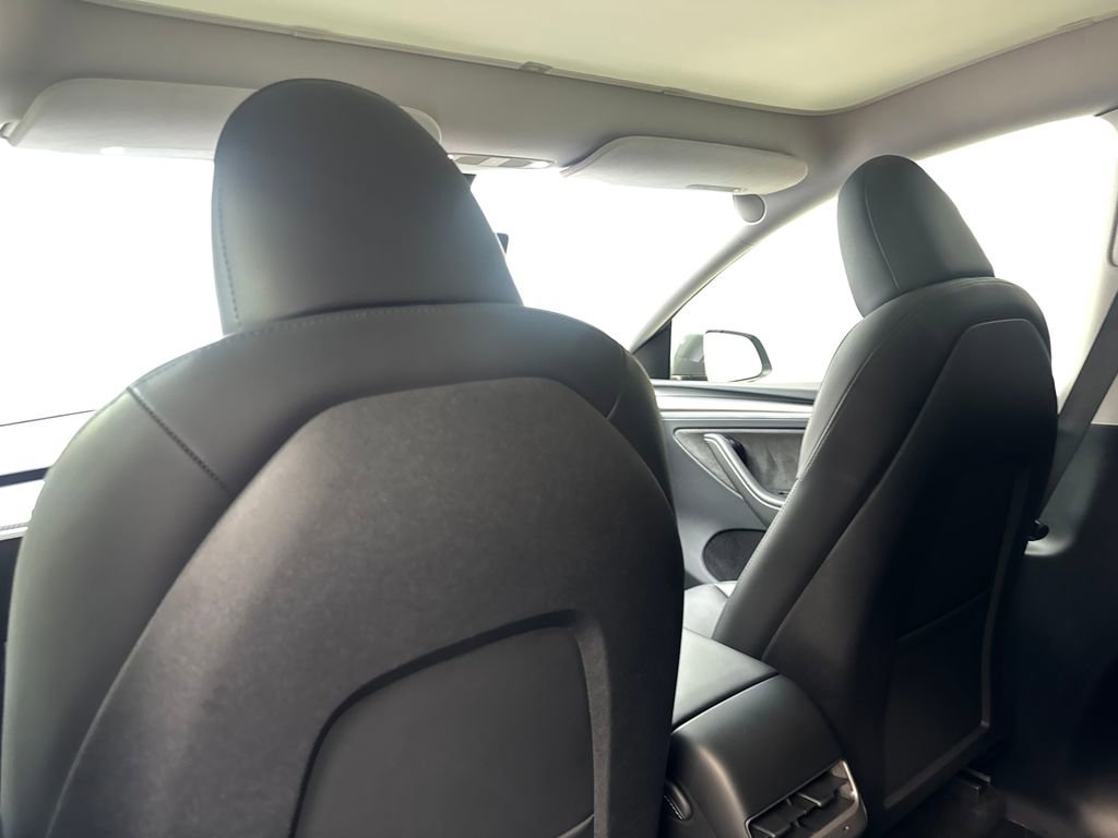 Used 2024 Tesla Model Y Long Range AWD/4WD image 35
