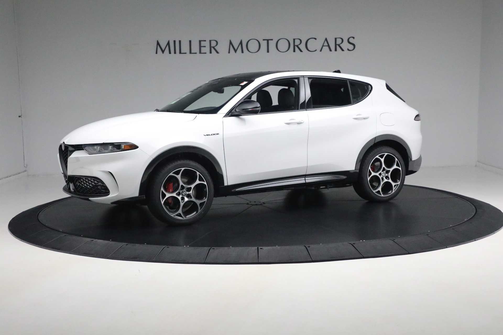 Used 2024 Alfa Romeo Tonale Veloce w/ Premium Interior Package AWD/4WD image 2