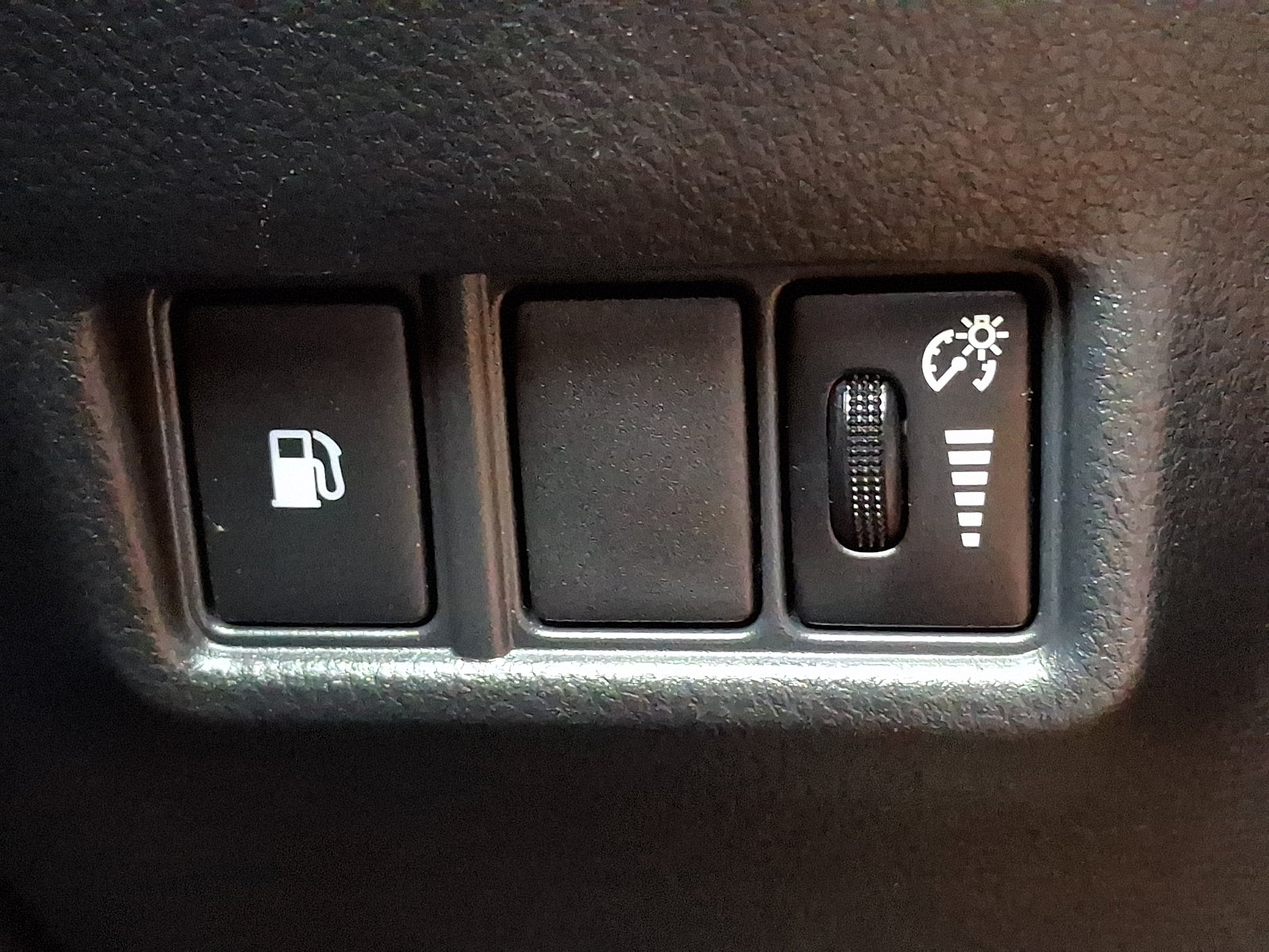 Used 2019 Toyota C-HR XLE FWD image 24