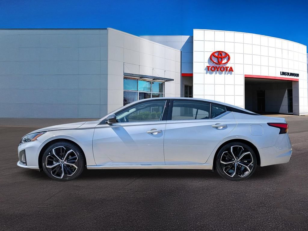 Used 2024 Nissan Altima 2.5 SR FWD image 13