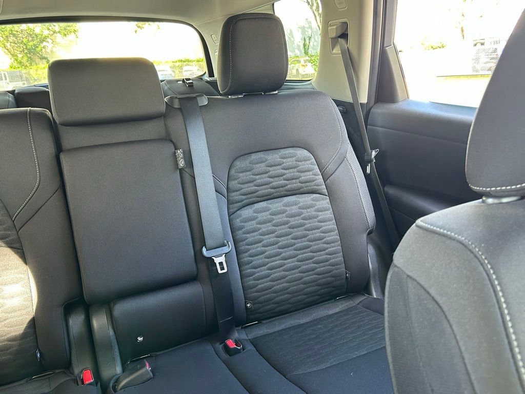 Used 2025 Nissan Pathfinder SV image 17