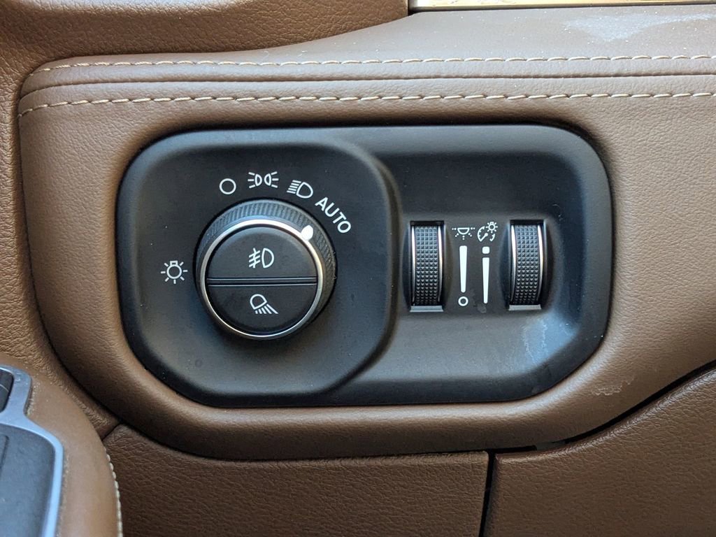 Used 2023 RAM 3500 Limited image 22