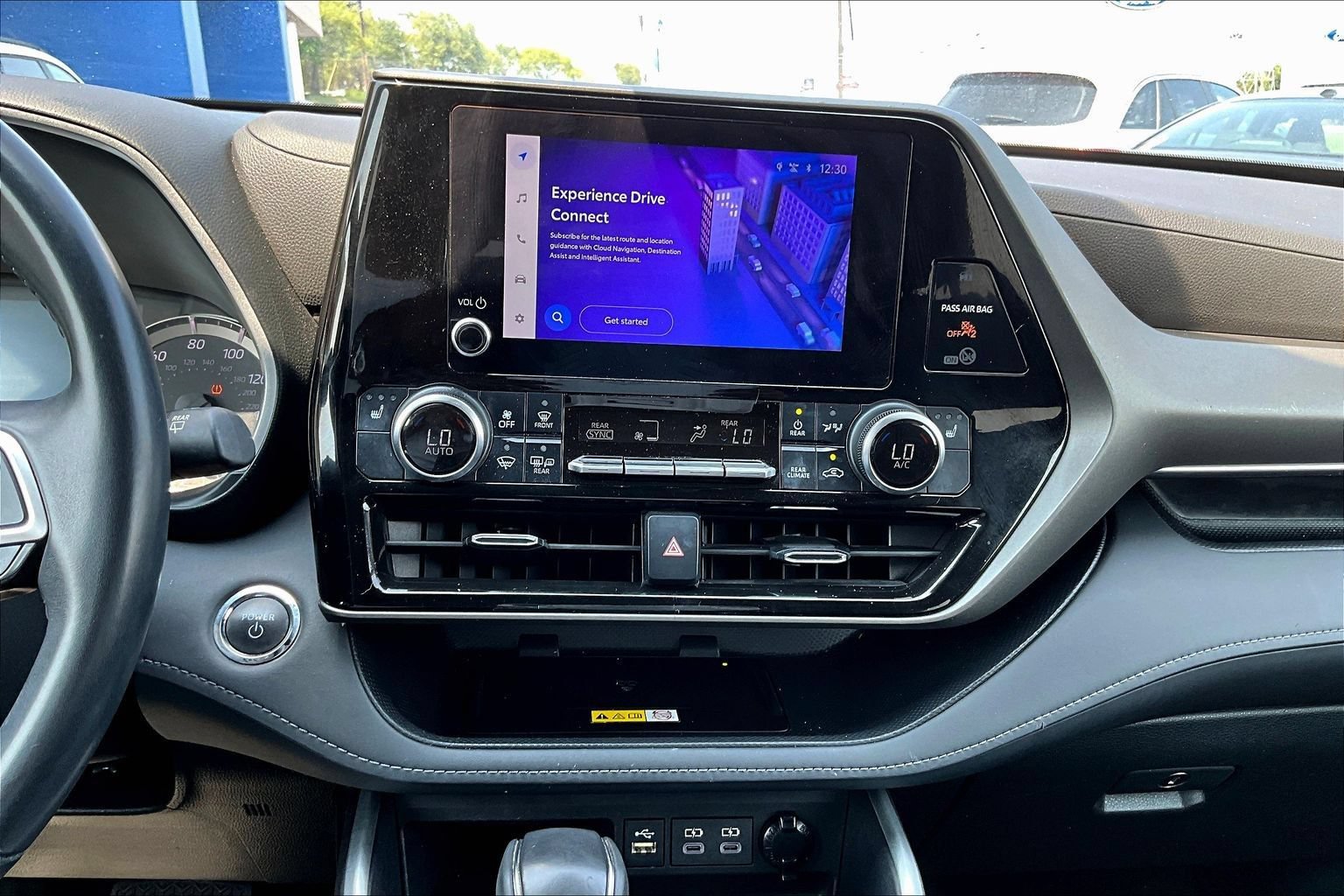 Used 2023 Toyota Highlander XLE FWD image 12