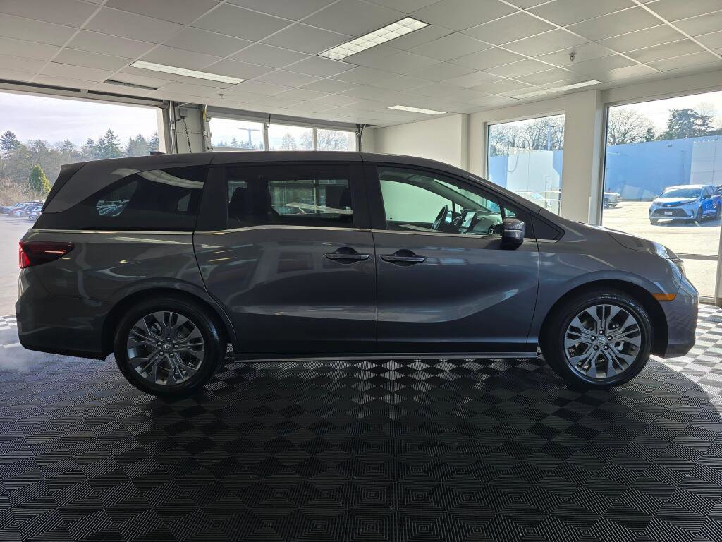 Used 2025 Honda Odyssey Touring image 3