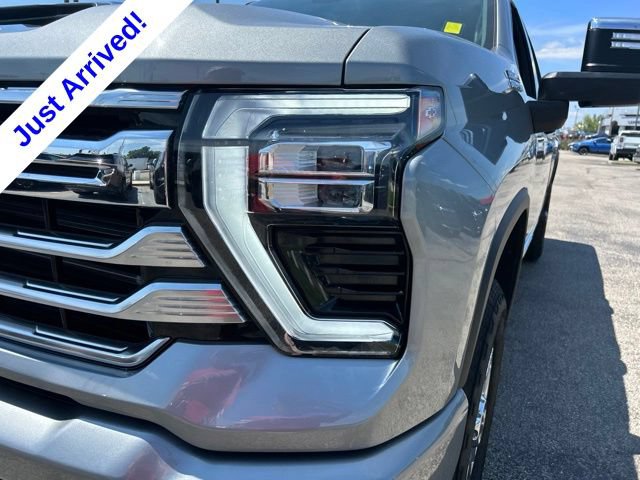 Used 2025 Chevrolet Silverado 2500 High Country w/ Technology Package AWD/4WD image 9