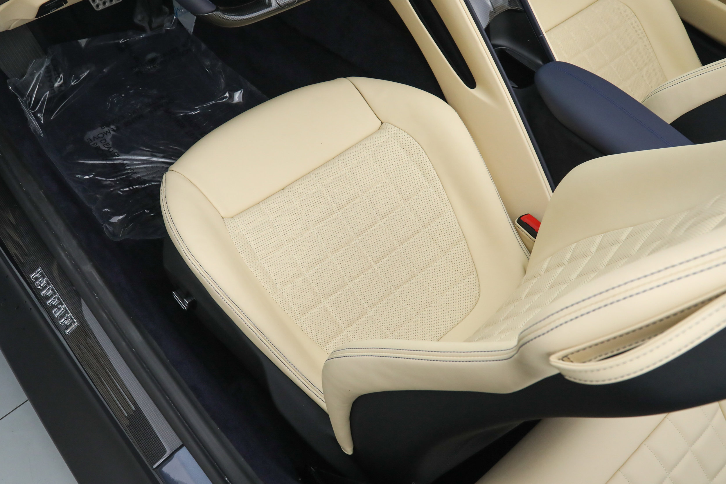 Certified 2025 Ferrari Roma Spider RWD image 27