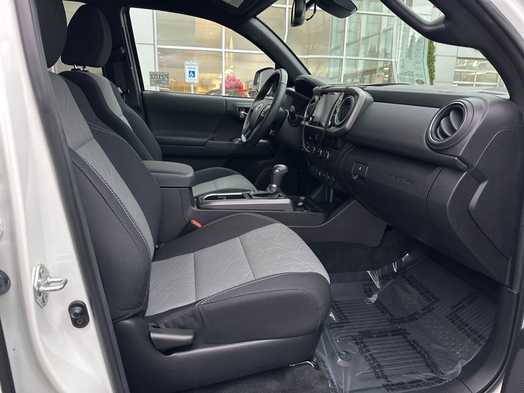 Certified 2022 Toyota Tacoma TRD Off-Road image 17