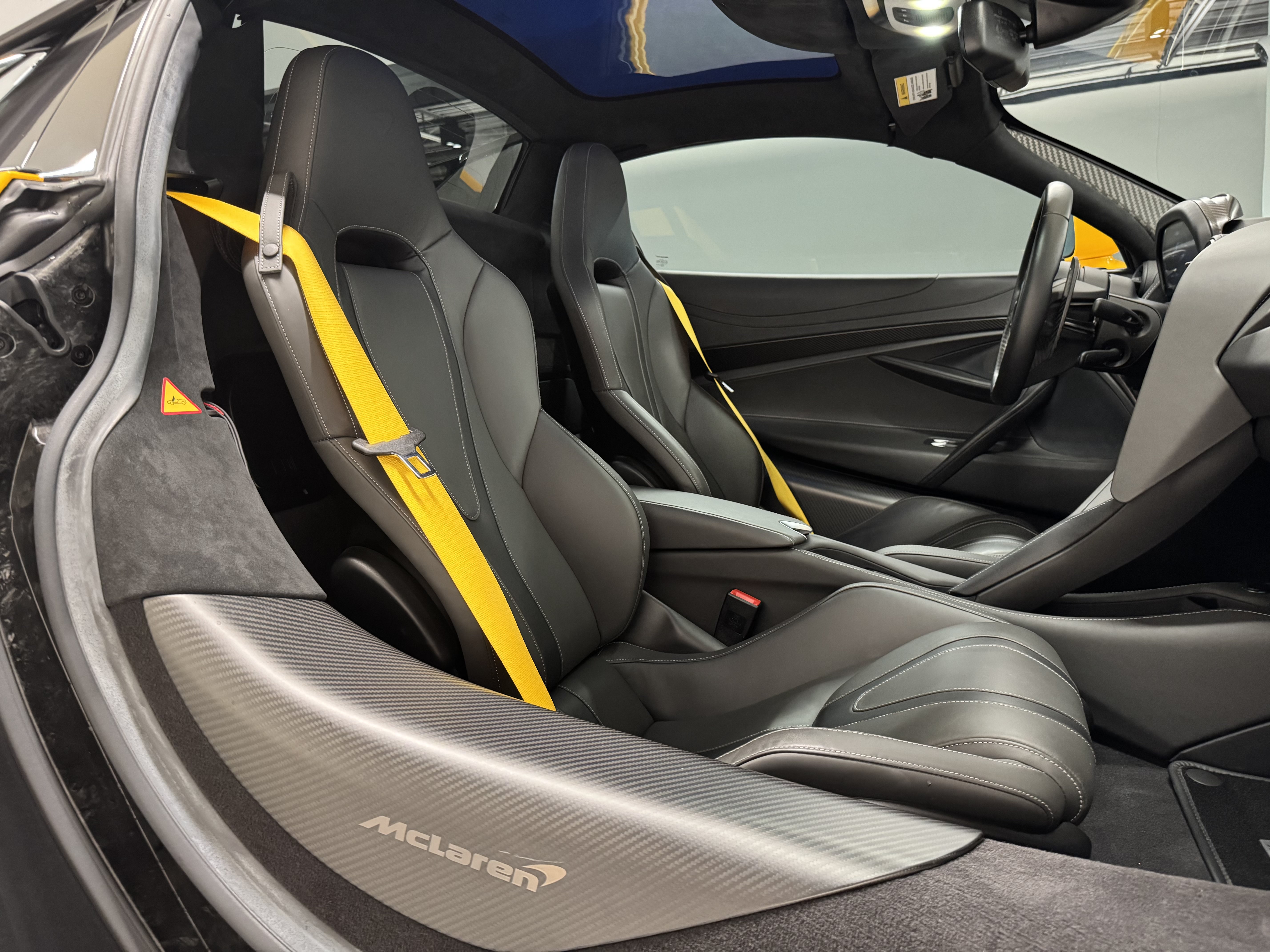 Used 2022 McLaren 720S Spider RWD image 10