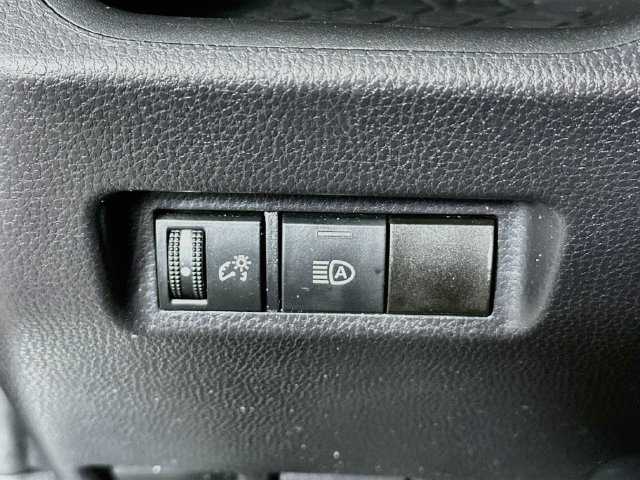 Used 2021 Toyota RAV4 LE AWD/4WD image 21