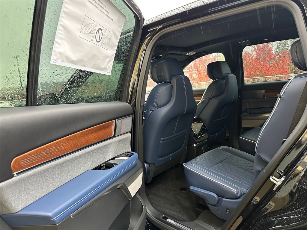 New 2026 Cadillac Vistiq Premium Luxury image 16