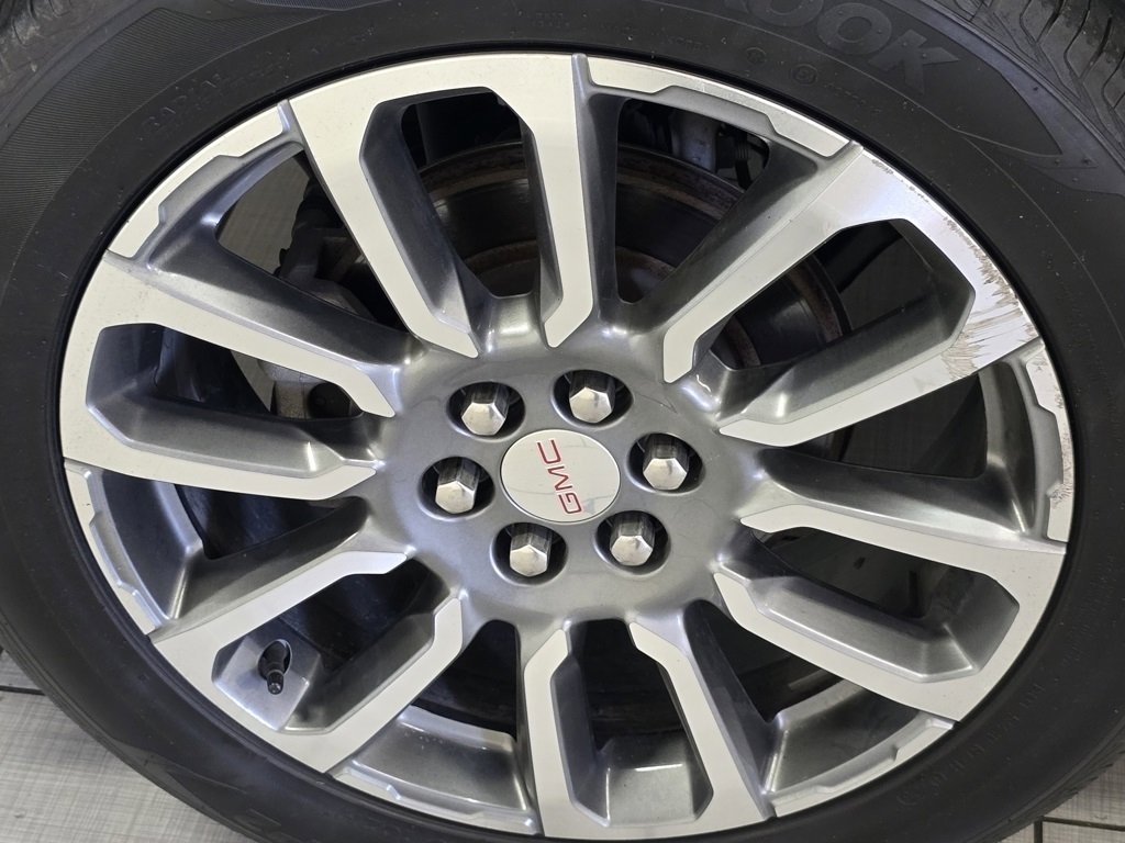 Used 2021 GMC Acadia Denali w/ Denali Technology Package image 11