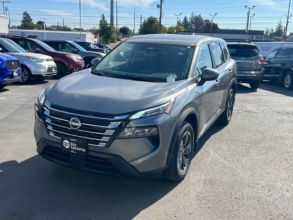 Used 2024 Nissan Rogue SV AWD/4WD image 3