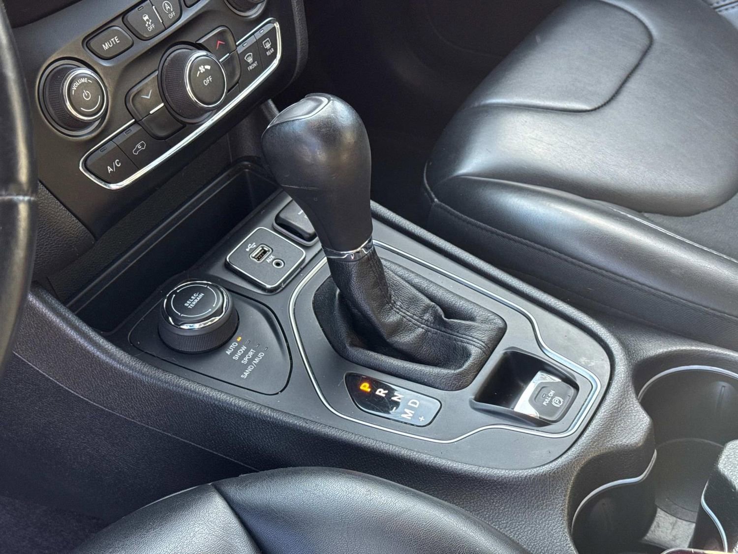 Used 2019 Jeep Cherokee Latitude Plus image 31