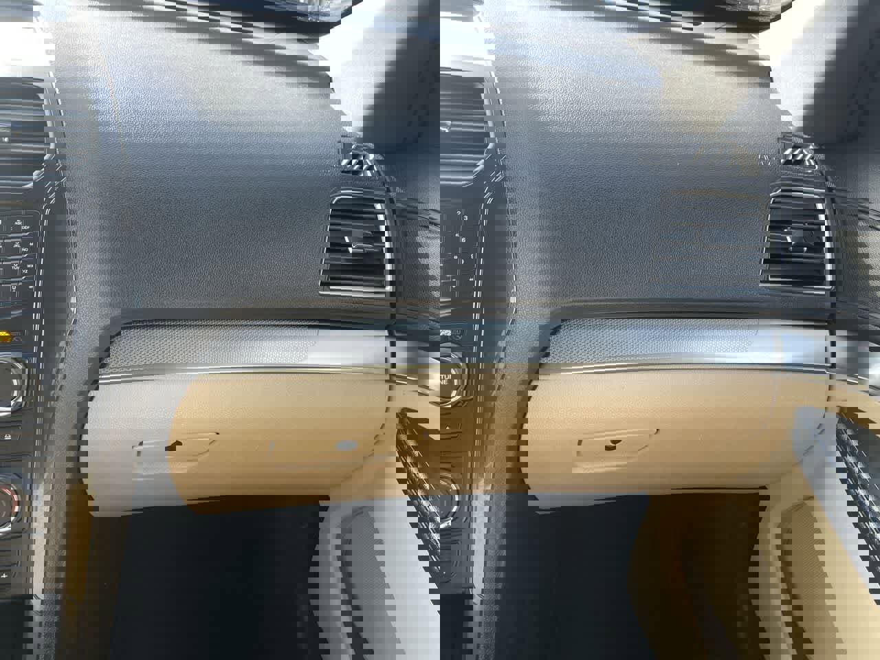 Used 2016 Ford Explorer FWD image 16