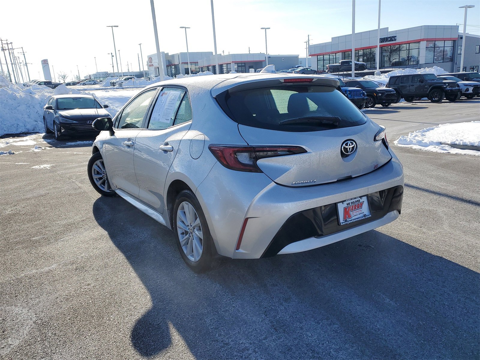 Used 2024 Toyota Corolla SE image 3