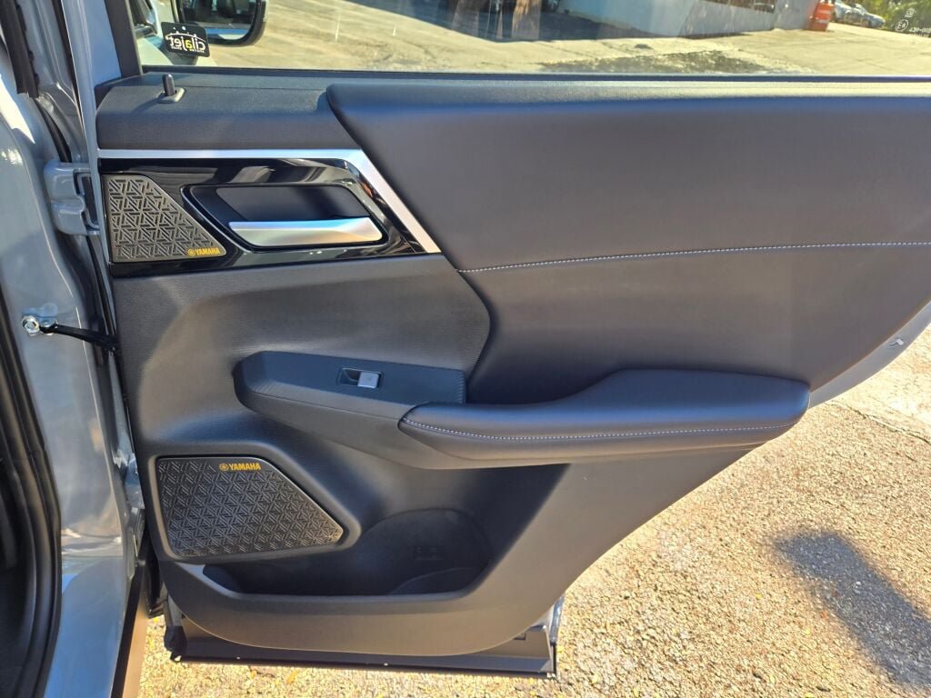 New 2026 Mitsubishi Outlander SE AWD/4WD image 9