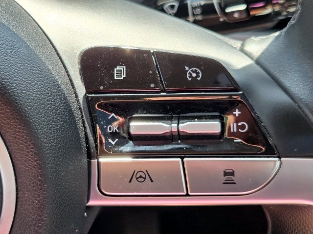 Used 2023 Hyundai Elantra Limited FWD image 20