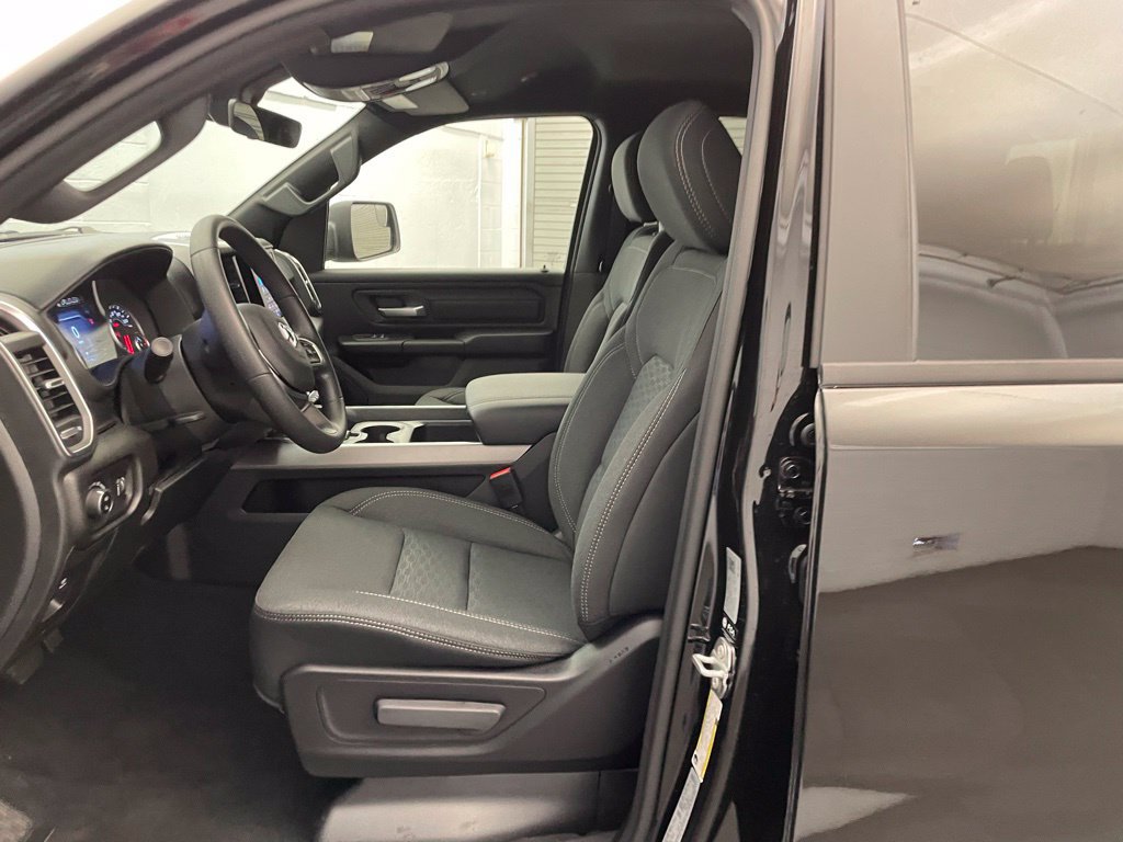 New 2026 RAM 1500 Express AWD/4WD image 16
