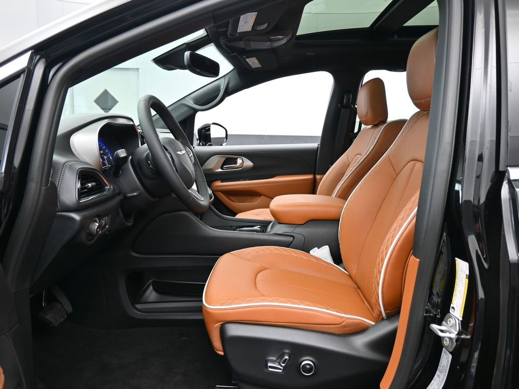 New 2026 Chrysler Pacifica Pinnacle image 12