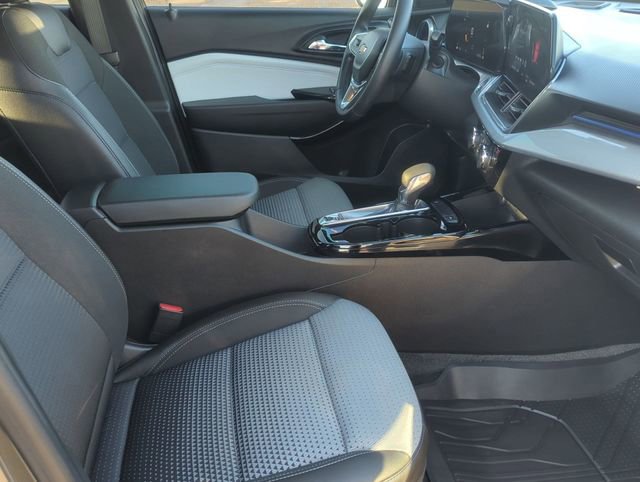 Used 2024 Chevrolet Trax LT w/ LT Convenience Package image 25