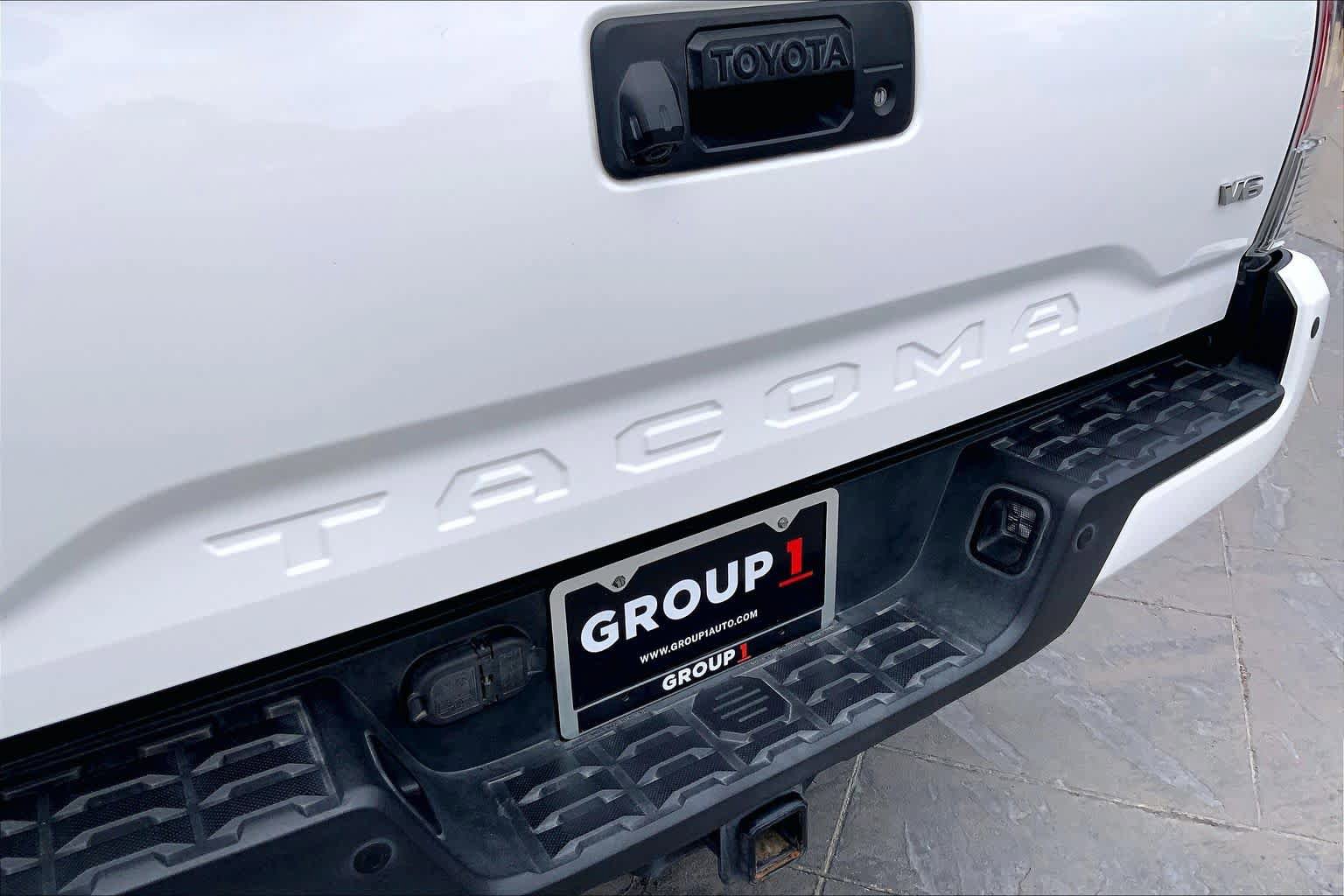 Used 2017 Toyota Tacoma Limited w/ Tow Package RWD image 30