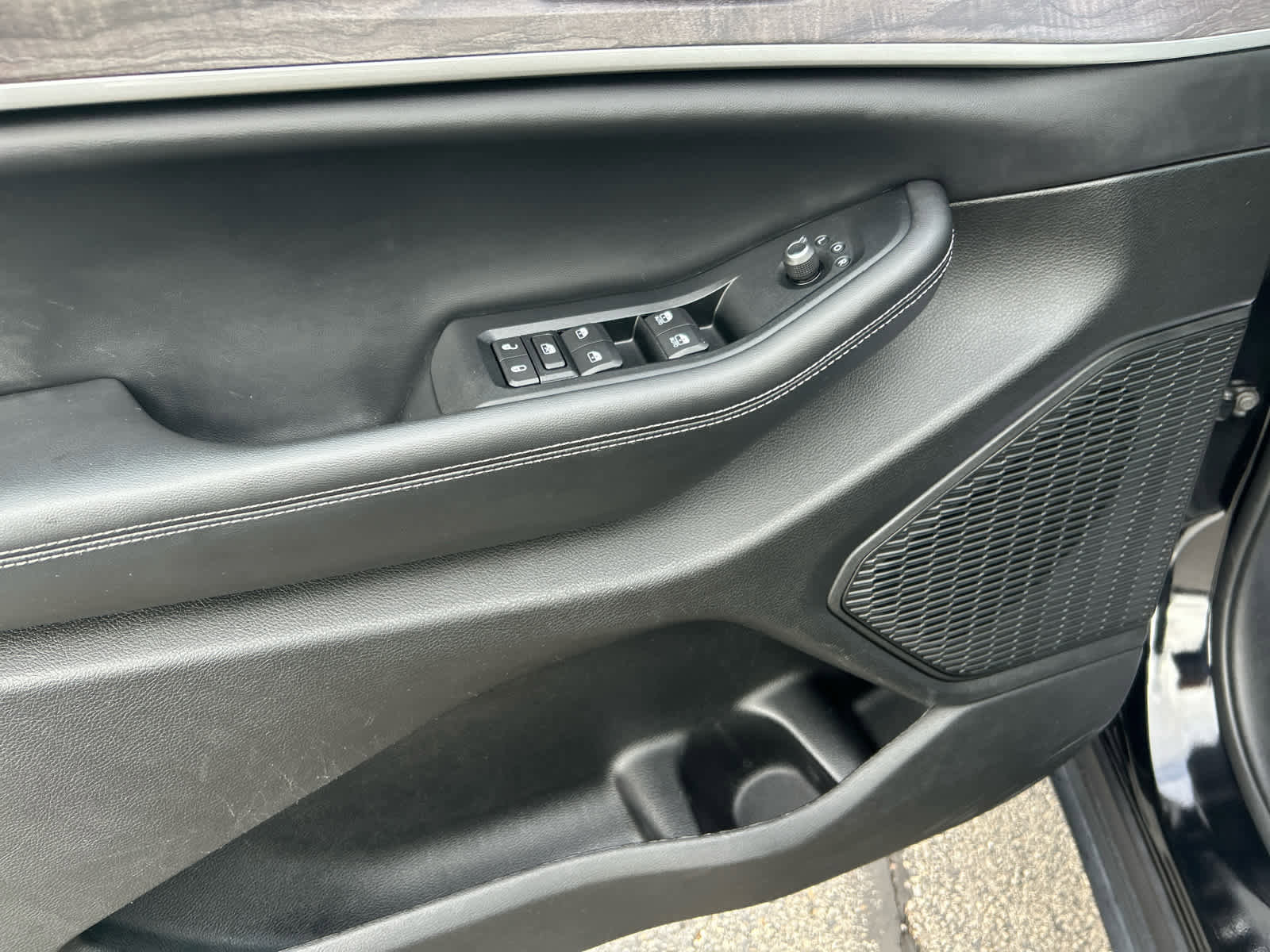 Used 2023 Jeep Grand Cherokee Limited w/ Luxury Tech Group II image 10