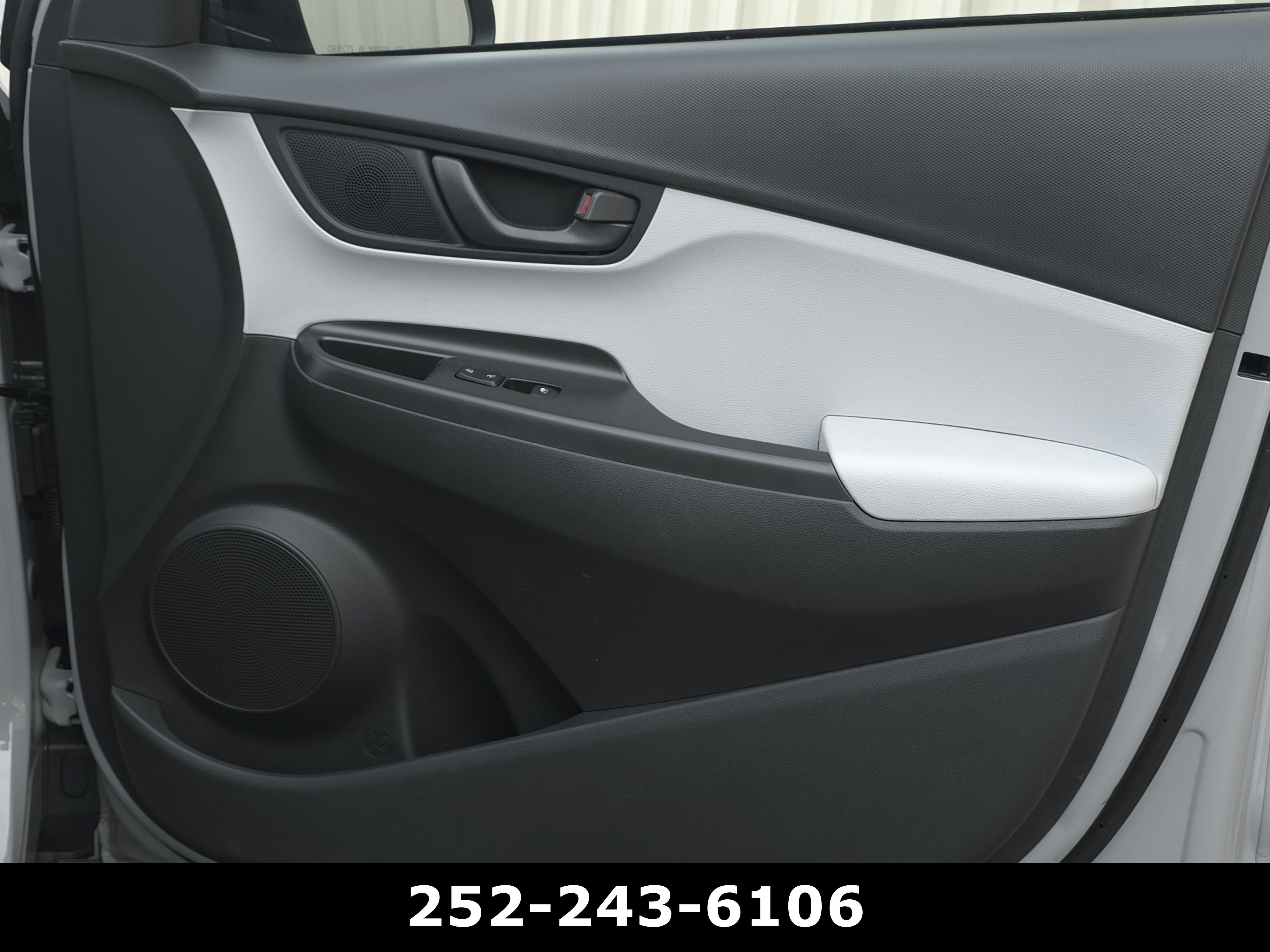 Used 2023 Hyundai Kona SEL AWD/4WD image 37