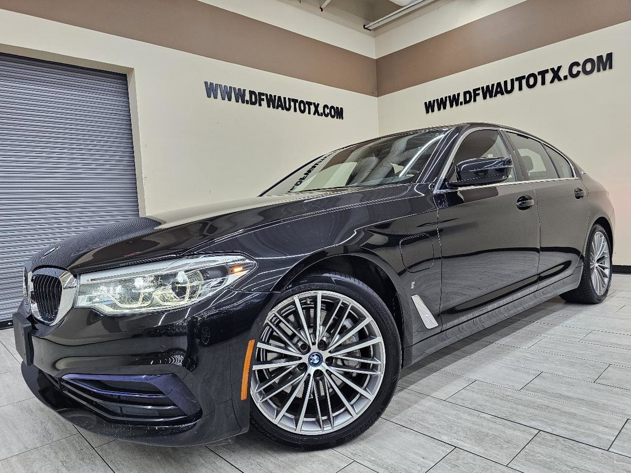 Used 2019 BMW 530e w/ Premium Package image 1