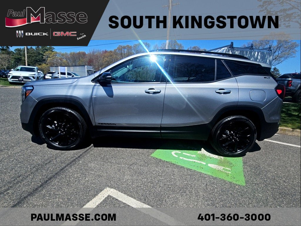 Used 2023 GMC Terrain SLT w/ Infotainment Package II AWD/4WD image 3