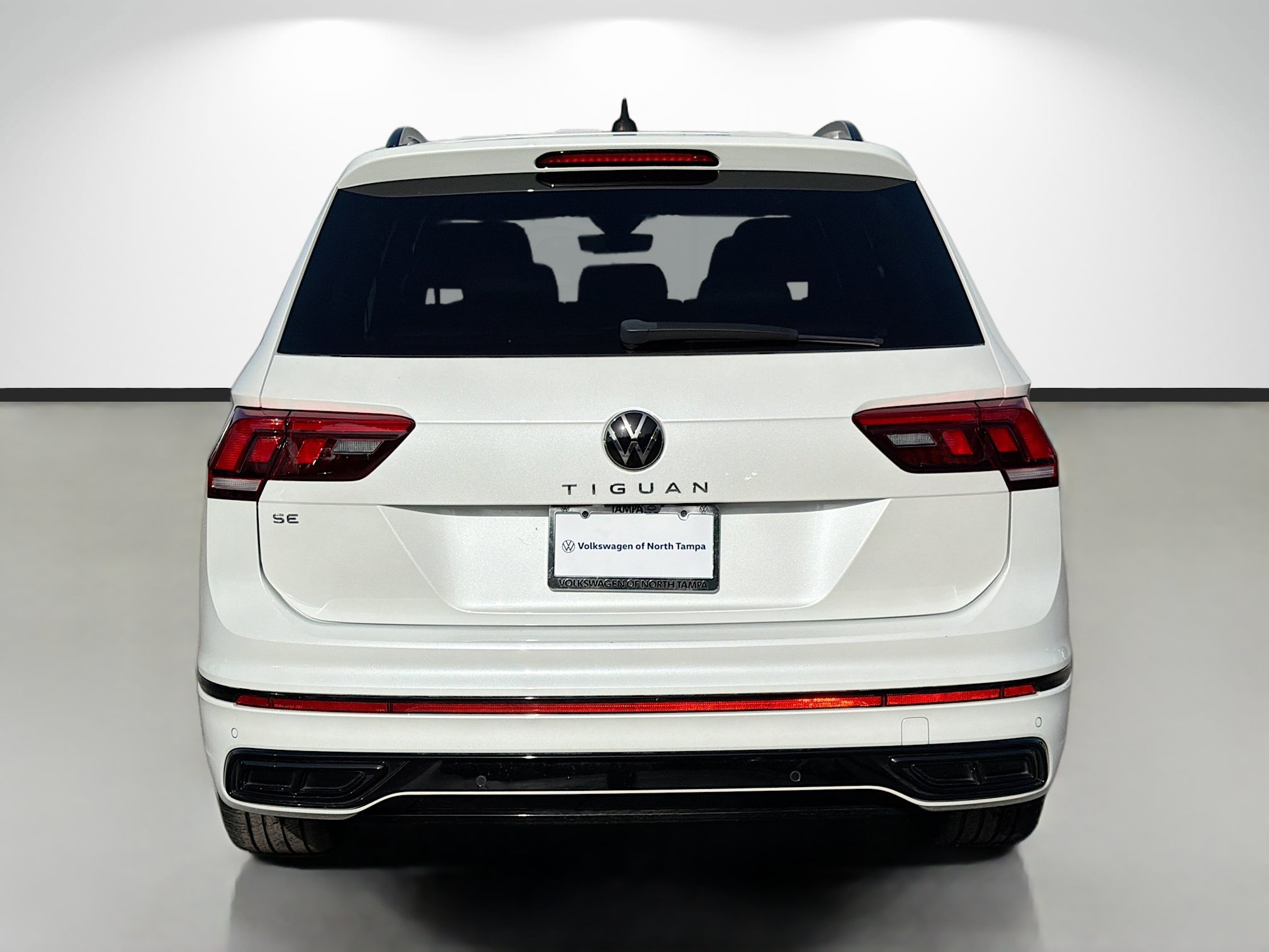 Used 2023 Volkswagen Tiguan SE R-Line FWD image 4
