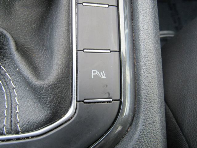 Used 2022 Volkswagen Tiguan SE R-Line FWD image 50