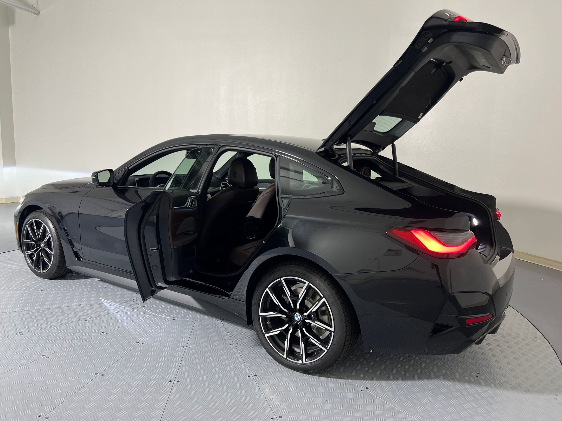 Used 2025 BMW i4 eDrive40 w/ M Sport Package image 35