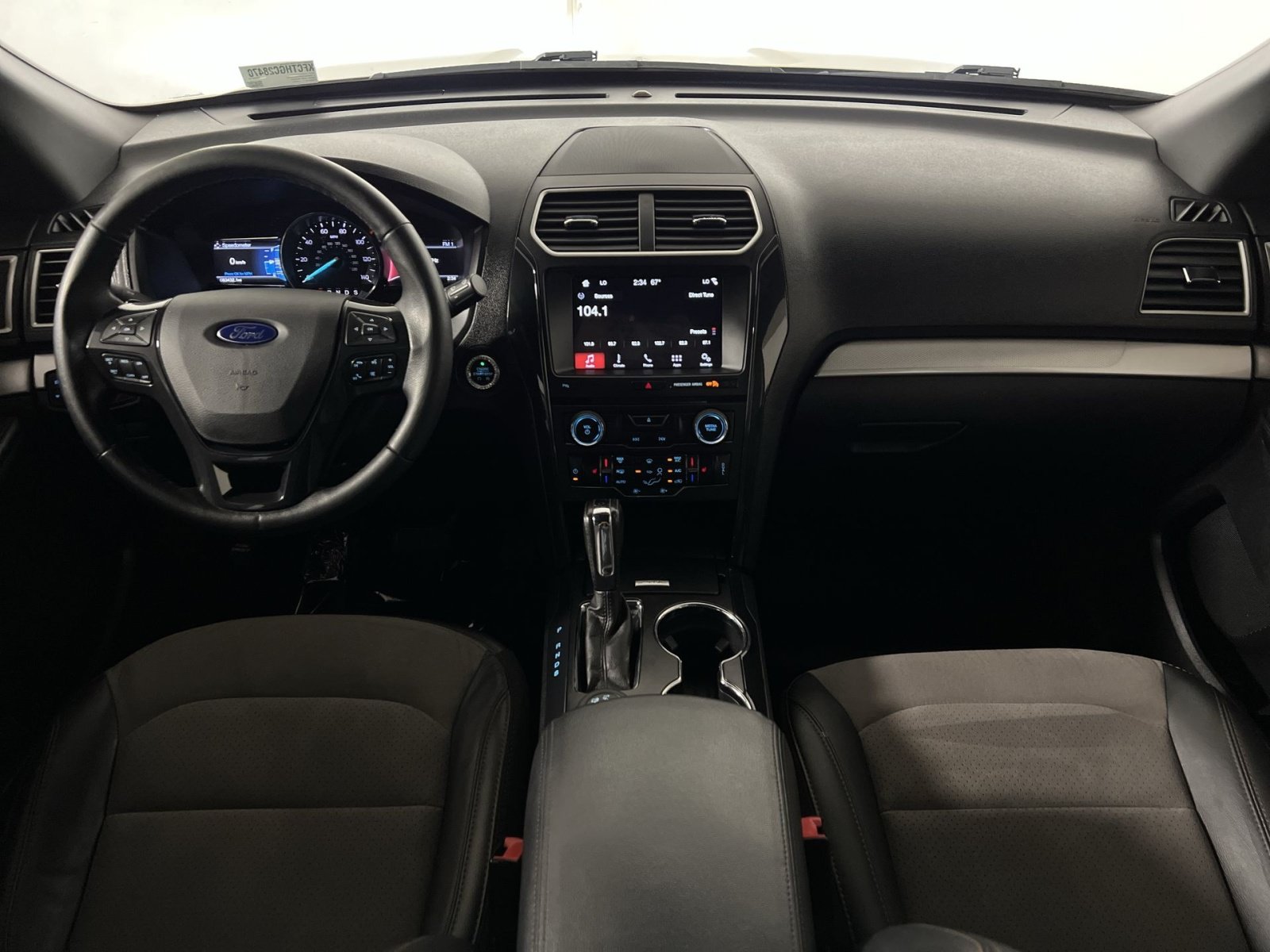 Used 2017 Ford Explorer XLT w/ Equipment Group 202A AWD/4WD image 22
