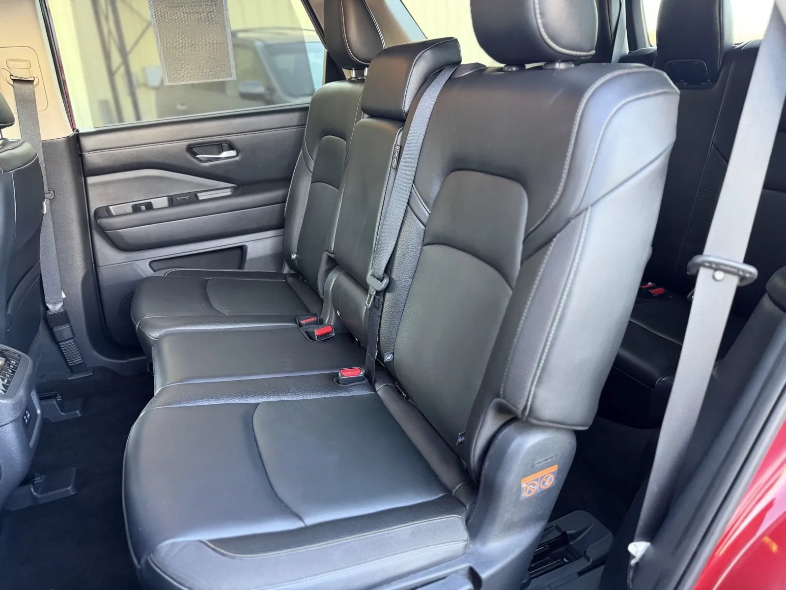 Used 2023 Nissan Pathfinder SL w/ Lighting Package (N92) AWD/4WD image 16