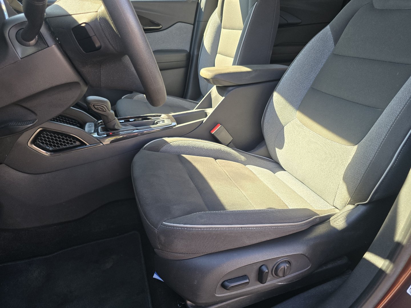Certified 2022 Chevrolet TrailBlazer LT w/ Convenience Package FWD image 29