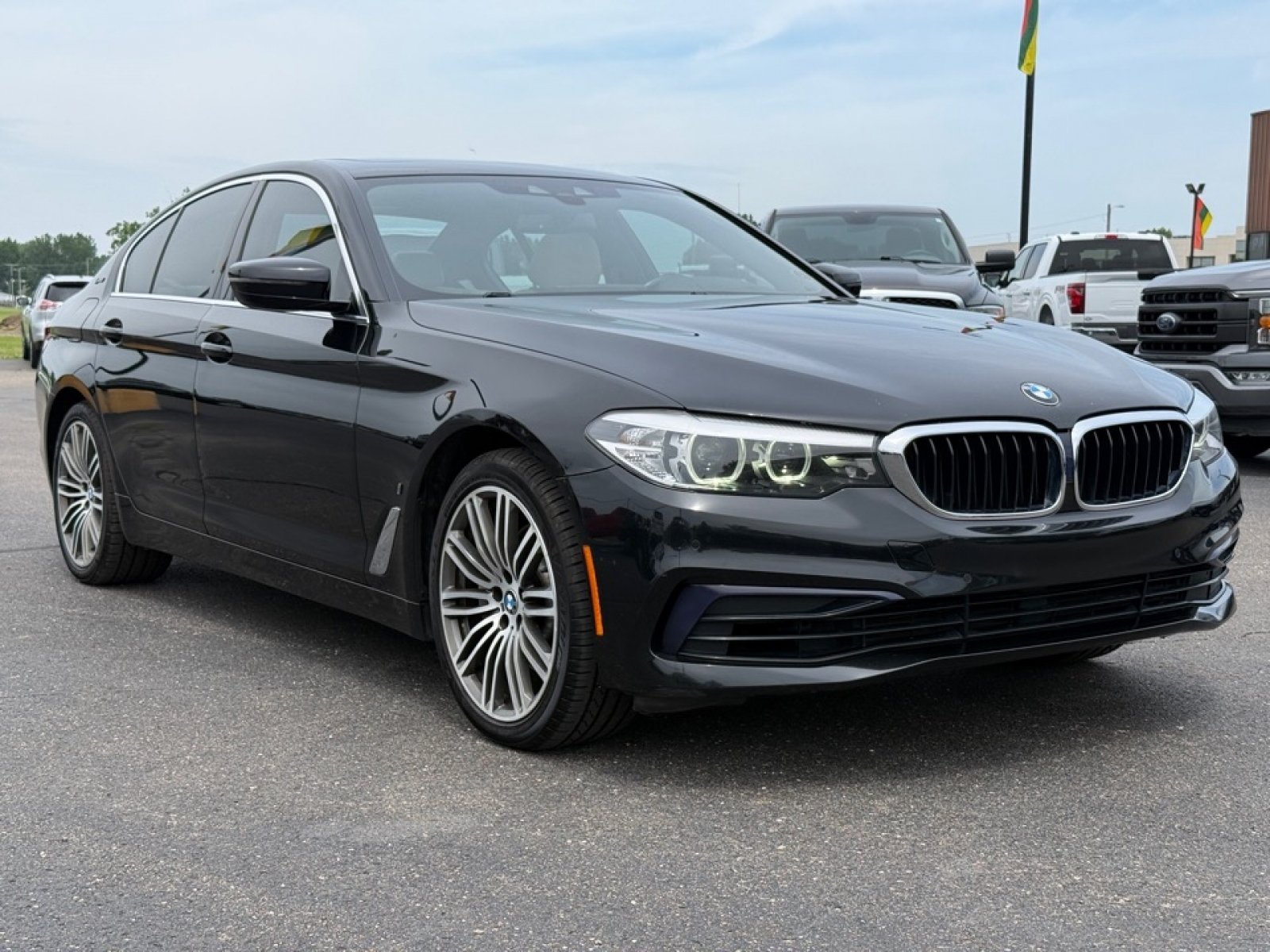 Used 2019 BMW 530e xDrive w/ Convenience Package AWD/4WD image 2