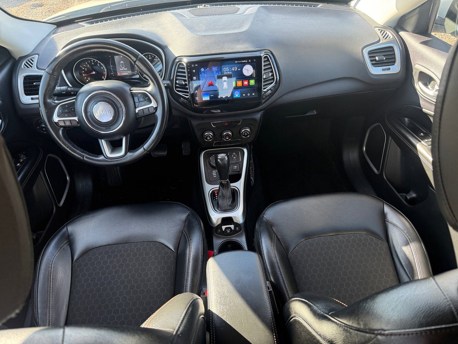 Used 2017 Jeep Compass Latitude image 17