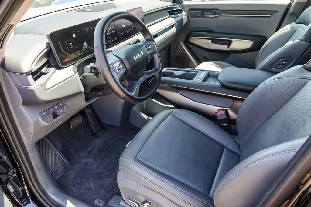 Certified 2024 Kia EV9 Light Long Range RWD image 16