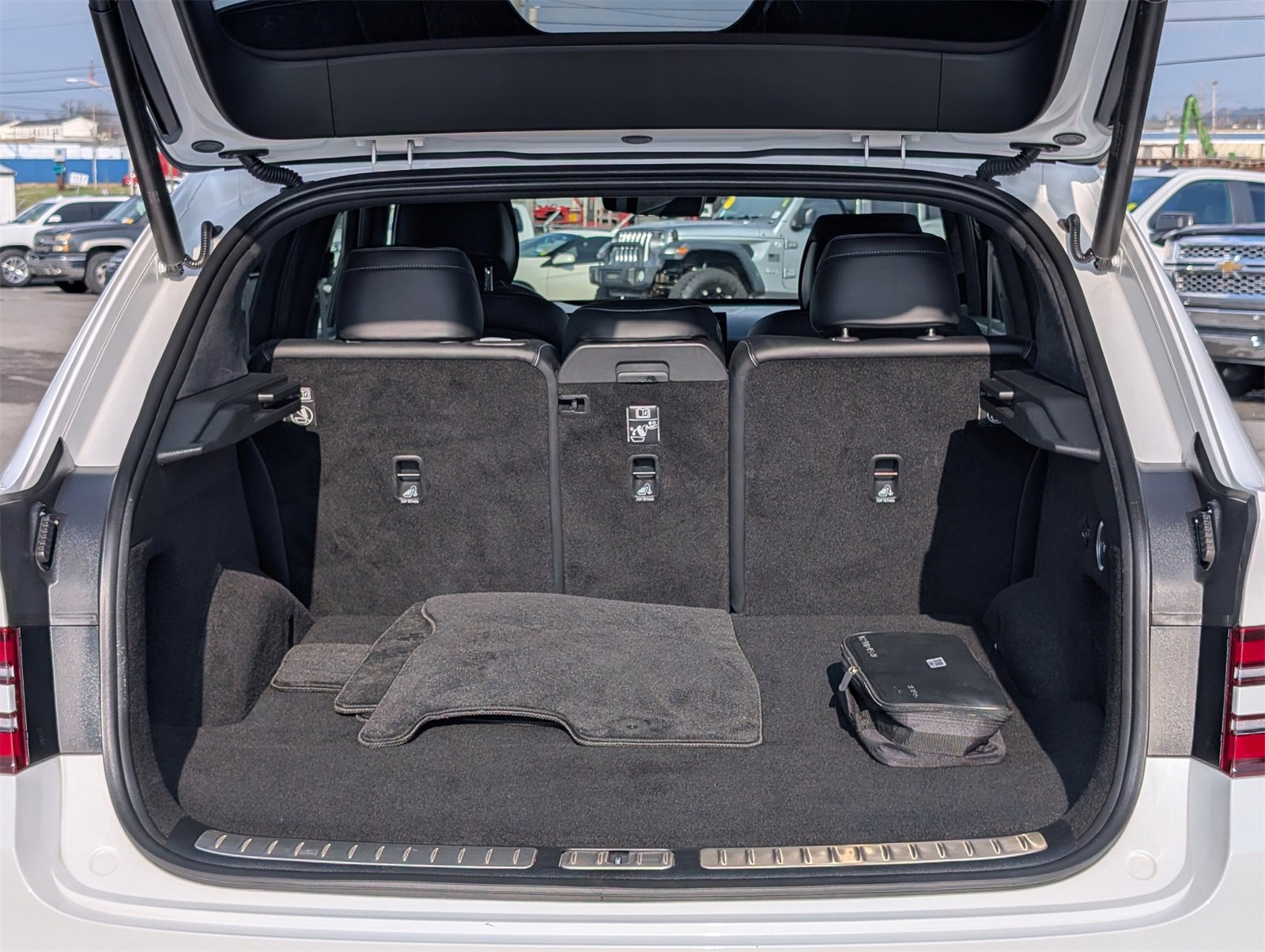 Used 2025 Genesis GV80 3.5T e-SC image 31