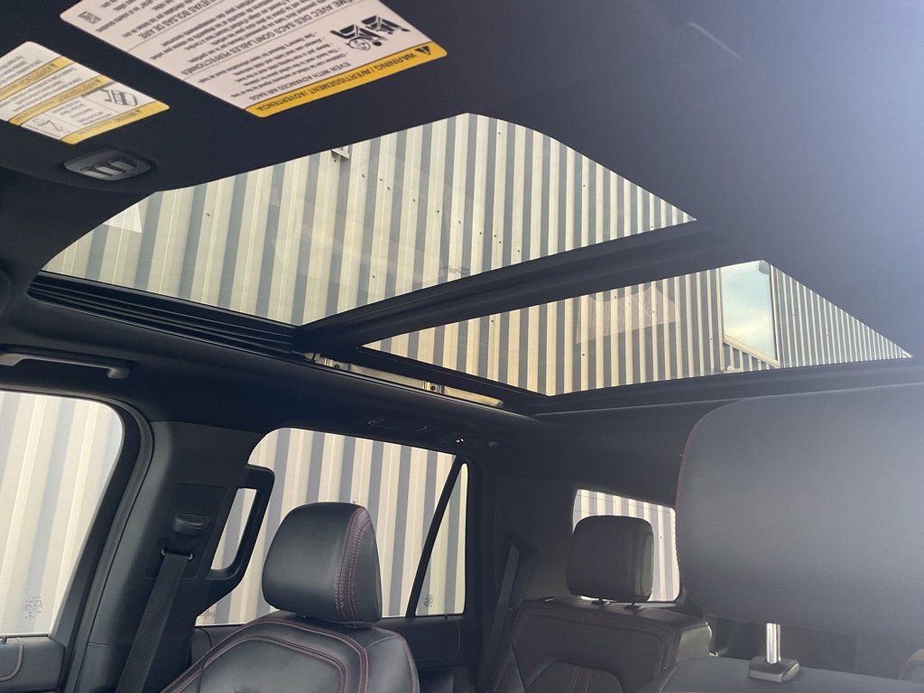 Used 2022 Ford Expedition Limited image 11