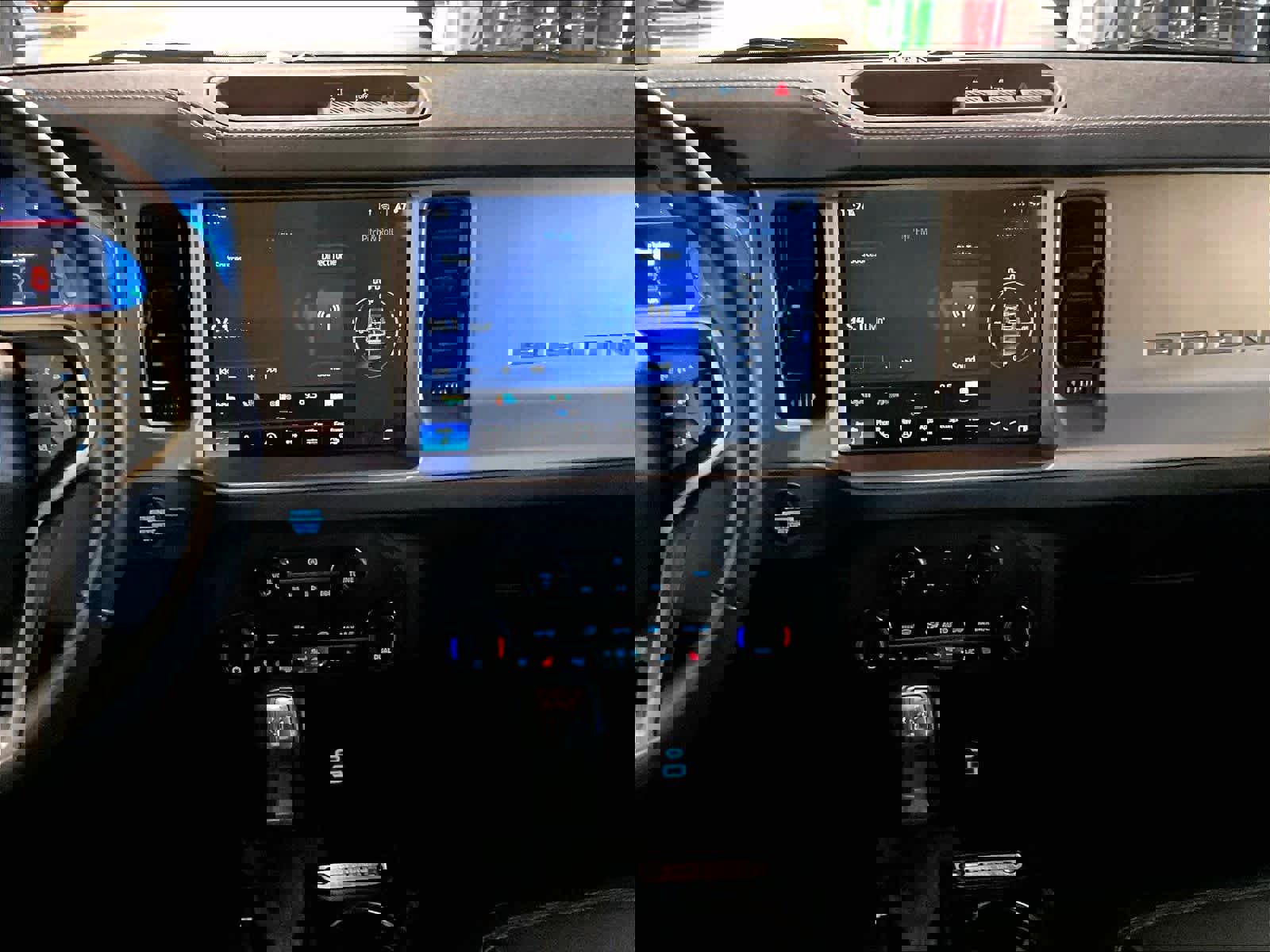 Used 2025 Ford Bronco Outer Banks image 18